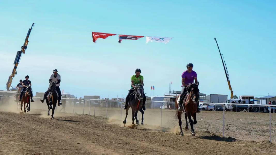 Dört Bir Yandan Atlar Manavgat’ta Yarıştı 5